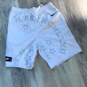 Nike white basketball shorts size M